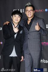 组图：韩国组合Vibe出道10周年举行纪念演出