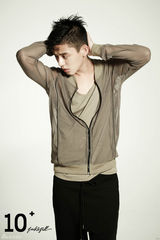 高清组图：韩星刘亚仁时尚照出炉 帽衫展别样潮味