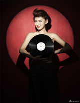 组图：丁丁时尚大片激情乐舞 展迷人成熟魅力