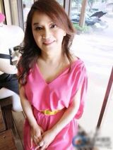 组图：台名嘴直播中假睫毛脱落照热传