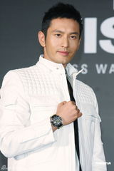 组图：黄晓明台湾出席活动称最迟40岁结婚