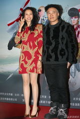 组图：《东成西就2011》首映 众主创亮相红毯