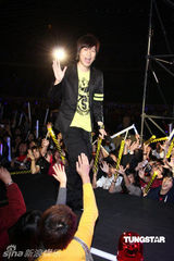 五月天个唱特效看呆5万人 连环爆破冰火五重天