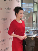 组图：阿雅参加品牌活动 传授翡翠的时尚配搭