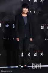 组图：宋康昊等出席《雪国列车》在韩记者会