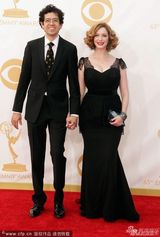 组图：《广告狂人》克里斯蒂娜黑裙雪乳诱惑