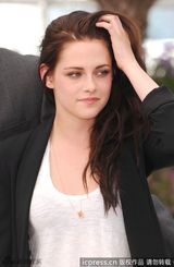 组图：斯图尔特携手邓斯特亮相戛纳养眼十足