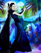 组图：海清酥胸微露秀红唇 演绎迷人歌剧女王