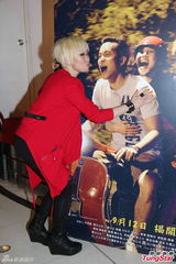 组图：黄真真宣传《那五年》张孝全不敢秀肌肉