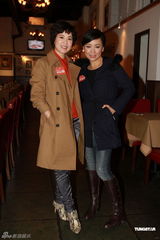 组图：邓萃雯乐做单身代言人 甘愿为另一半下厨