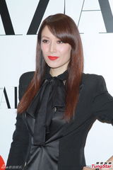 组图：刘嘉玲薄纱高开叉裙性感 谈梅姑遗物拍卖