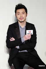 组图：沙溢宣传新剧 被曝与胡可地下情往事