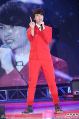 组图：严爵挑战唱跳险破音 林俊杰压轴热舞