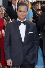 高清图：《华尔街之狼》制片里扎-阿兹现身红毯