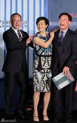 组图：《华丽上班族》汤唯“入职”想做保洁员