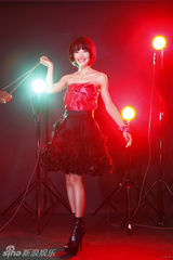 高清组图：江一燕变身派对公主 展现曼妙身姿