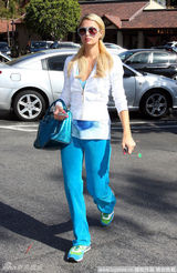 幻灯图集：帕丽斯化身蓝精灵 示范靓丽蓝色行头