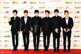高清组图：韩团2NE1Beast等亮相Melon音乐颁奖礼
