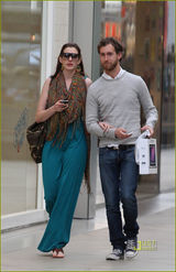 组图：好莱坞女星安妮-海瑟薇幸福完婚