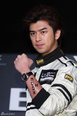 组图：陈柏霖代言变身赛车手 不弃表演望跨足幕后