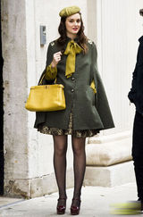 高清组图：莉顿-梅斯特街拍 斗篷大衣搭配花裙