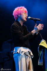 组图：苏打绿上海开唱 吴青峰落泪当场