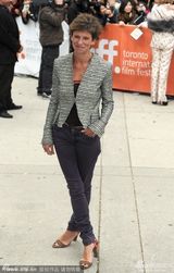 组图：《美好的时光》首映 阿尔丹搭貂皮显贵气