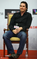 组图：《十三钗》主演终亮相 倪妮变装秀风情