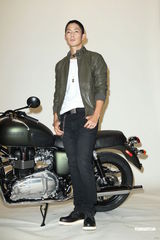 组图：吴建豪和女友感情稳定 与安心亚首合作广告