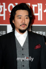 组图：韩星李多海苏志燮等盛装出席韩国文艺颁奖礼