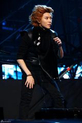 组图：韩国人气男组合SHINee首次开个唱