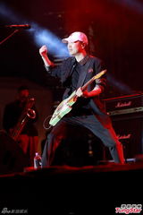 组图：崔健香港热血开唱 演绎经典掀摇滚狂欢