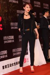 组图：林鹏干练造型酷帅出席盛典