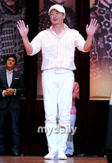 组图：李瑞镇宋智孝等穿古装宣传新剧《階伯》