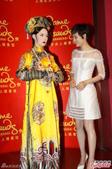 组图：孙俪出席甄嬛蜡像揭幕 栩栩如生赞不绝口