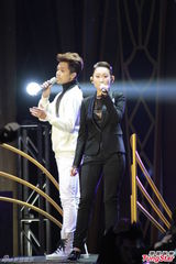 组图：慈善晚会谭咏麟等献唱 港姐冠军亮相庆功