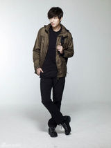 组图：李敏镐参与时装品牌设计展现休闲个性