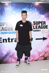 组图：周柏豪连诗雅现身回应亲密照事件