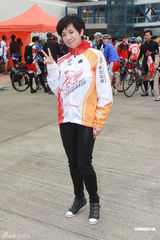 组图：邓兆尊兄妹参与单车赛 毛舜筠将再拍喜剧