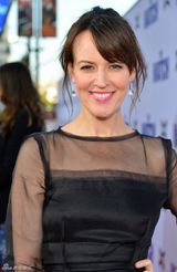 组图：本-斯蒂勒新片首映深情注视女伴