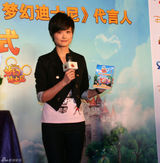 幻灯组图：李宇春携手迪士尼 绿色形象变身游戏主角