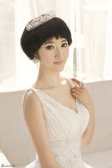 组图：张舒媛清新短发写真 知性优雅显文艺气质