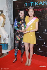 组图：应届亚姐出席颁奖礼 冠军冯雪冰想在港定居