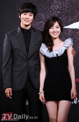 组图：朱元陈世妍等为韩剧《新娘面具》造势