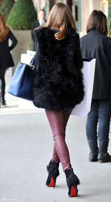 高清组图：奥利维亚-巴勒莫街拍皮草背心搭皮裤