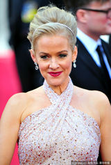 高清组图：潘妮洛普-安米勒闪片包身礼服曲线撩人