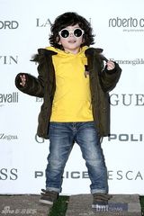 组图：张赫南圭丽等韩星为眼镜新品发布会站台