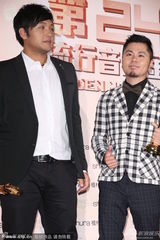 组图：暗黑白领阶级获最佳客语专辑奖 淡定自若