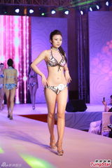 组图：亚姐大中华赛区泳衣秀 爆乳美腿一览无余