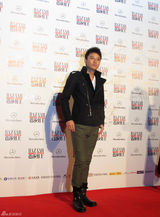 组图：贾乃亮芭莎展人气魅力 欣赏金城武期待大银幕